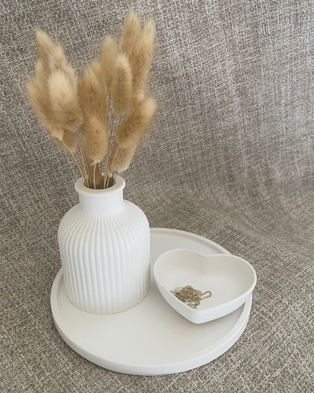 Set bandeja redonda + jarrón + mini corazón