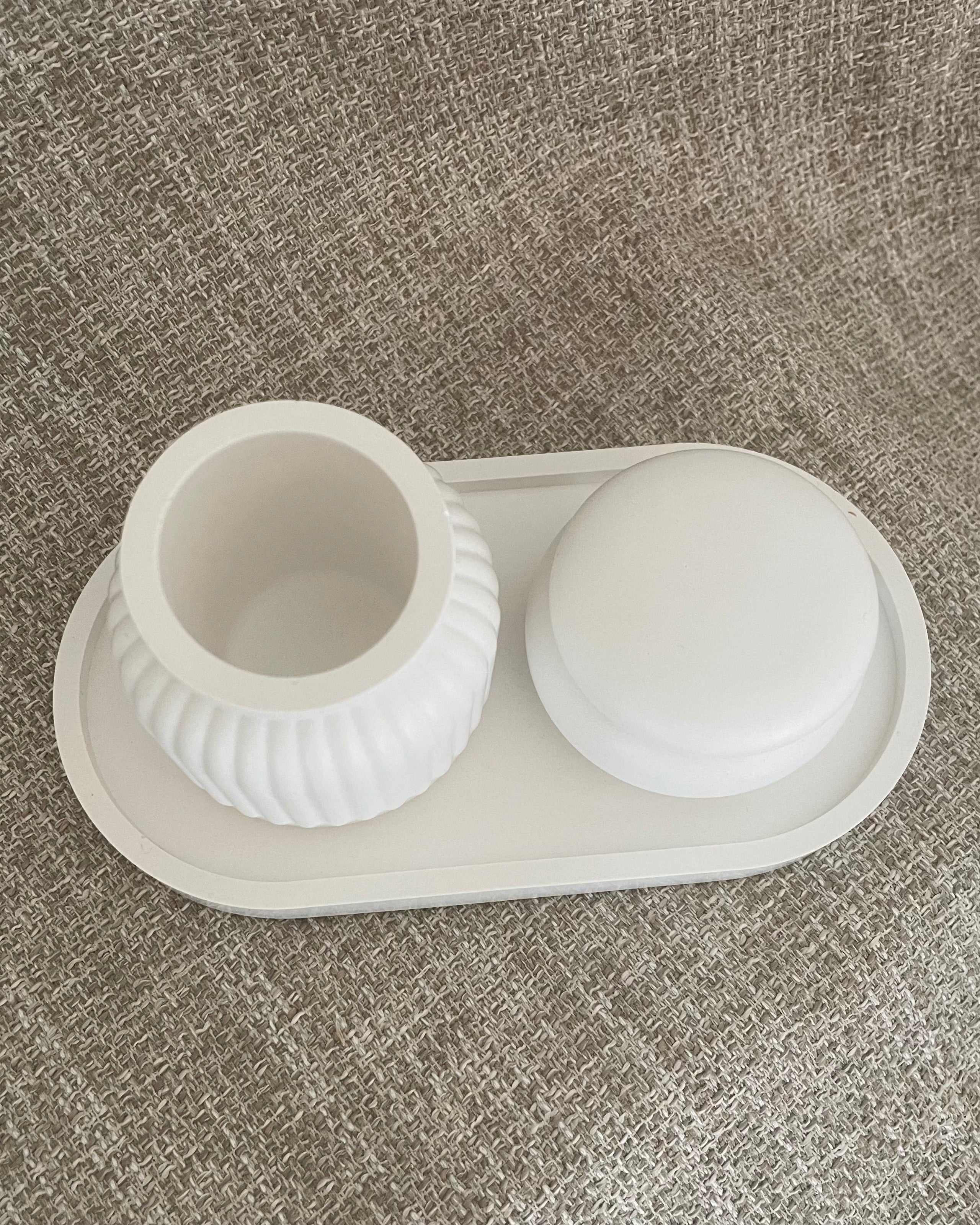 Set bandeja ovalada + jarrón bajo + cuenco con tapa