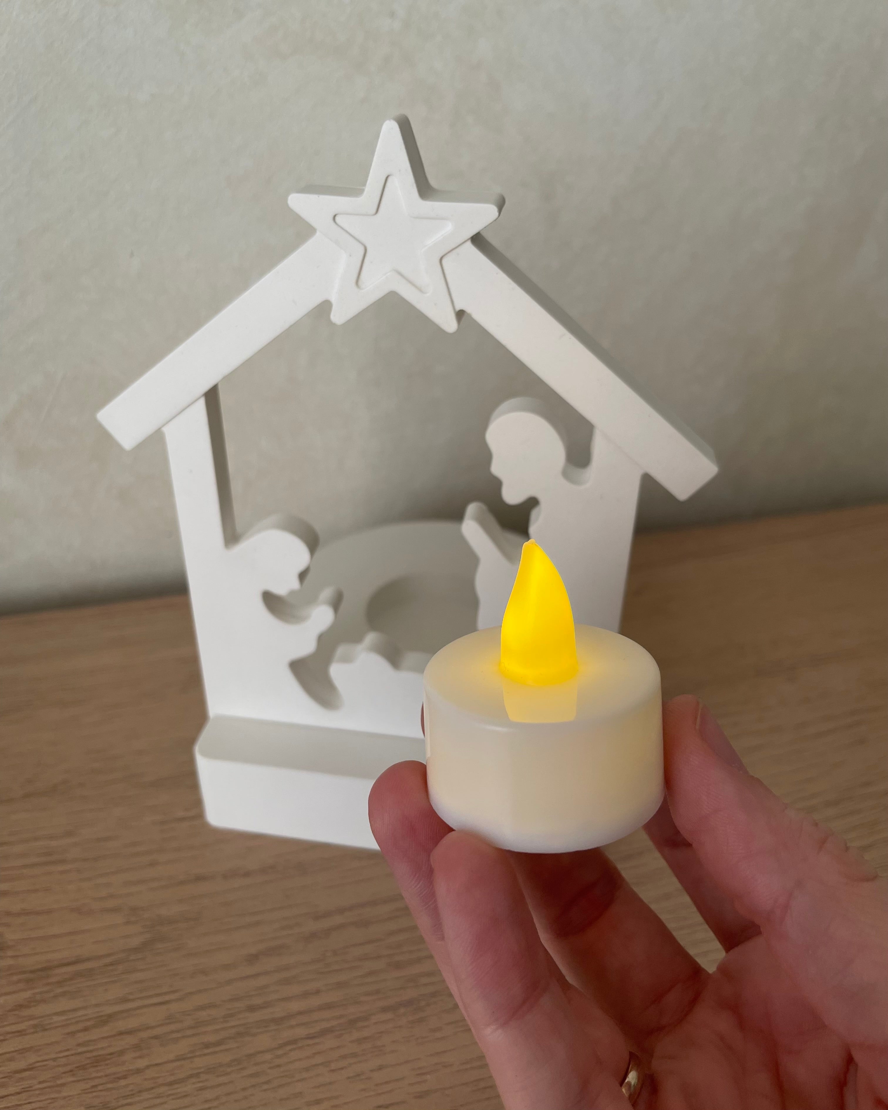 Nacimiento con soporte portavelas