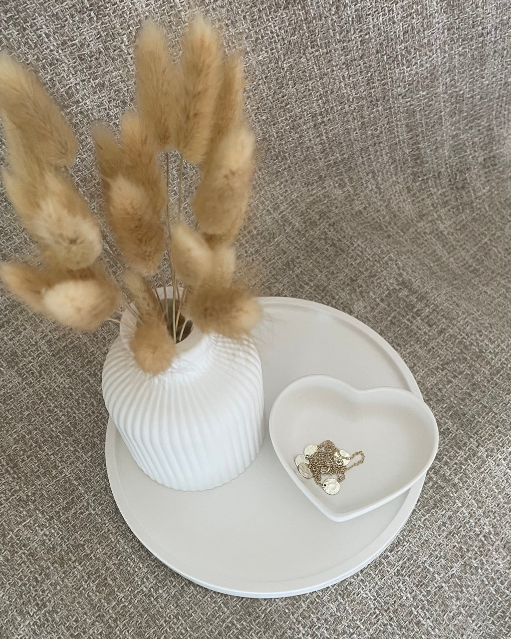 Set bandeja redonda + jarrón + mini corazón