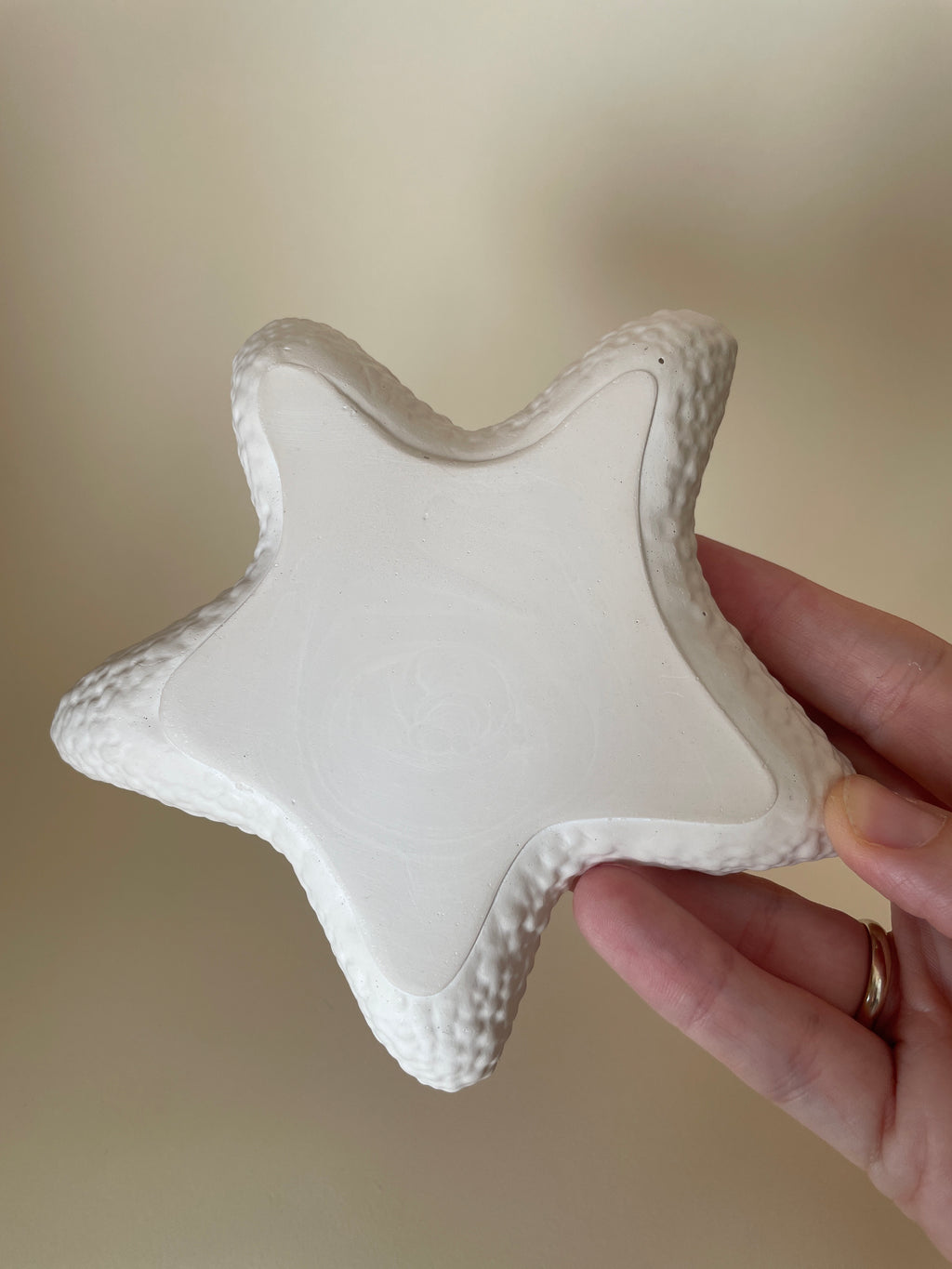 Bandeja estrella rosa empolvado